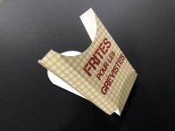 Boîtes impression UV à plat + découpe "Cutcontour" sur micro série cornet de frites pour le film "Les Tuche" sur papier Old Mill 300g