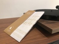 Dépliant La BoÎte Concept avec demi pli inversé.