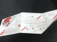 Jeu de rainages et de pliages d'une plaquette (vue du dessus) avec format fini carré