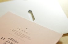 Fourreau sans impression pour invitation carrée sur Olin Pur Blanc + moule de découpe + encollage manuel pour Nina Ricci. Forme en stock.