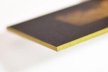 Tranche peinte dorée sur invitation haut de gamme