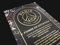 Vernis UV doré en sérigraphie + impression offset sur papier lisse pour le PSG