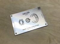 plaque argentée : le Trolase se grave et fait apparaître le noir mais il reste un matériau souple