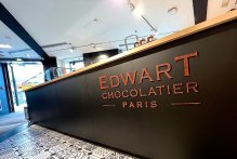 Découpe laser sur plexi PMMA orange pour les boutiques Edwart