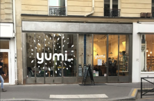 Yumi Paris : lettrage XXL sur vitrine