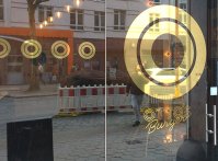 Lettrage doré miroir pour vitrine de restaurant