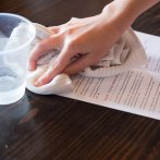 Polyester Robuskin lavable pour affichettes, menus ou dépliants à longévité élevée.