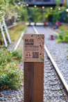 Panneau en bois imprimé (fourni) pour les balades sonores de la Recyclerie (Paris 18)