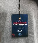 Badge collector en PMMA + perforation avec impression blanche au verso pour signature de Lionel Messi