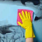 Lamination anti-graffiti : idéale pour panneaux posés en extérieur.