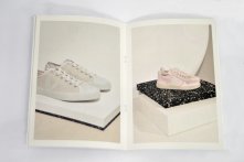 Agrafage légèrement décalé afin que la brochure se referme correctement