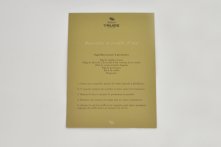 Attention à bien contraster vos couleurs : le texte en blanc est en fait un beige léger, il devient du coup assez peu visible